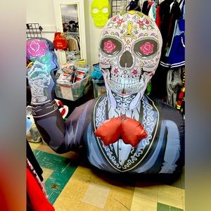 It's an inflatable Halloween decoration.Very popular w/kids n homeowners alike!!